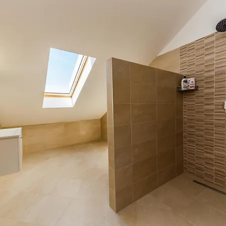 5 Bedroom Between Split And Trogir Βίλα