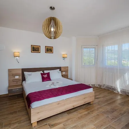 5 Bedroom Between Split And Trogir Βίλα