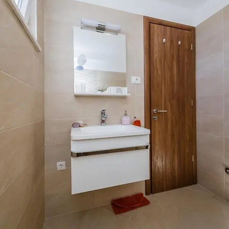 5 Bedroom Between Split And Trogir Kaštel Novi