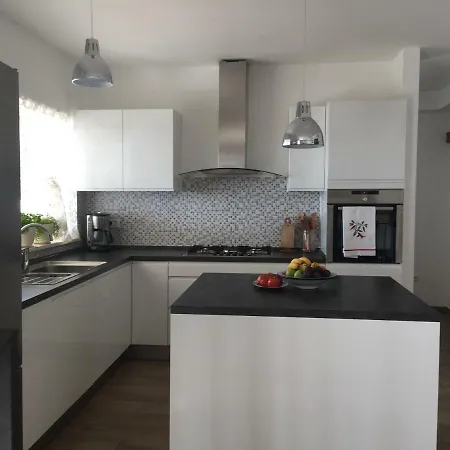 5 Bedroom Between Split And Trogir Βίλα Kaštel Novi