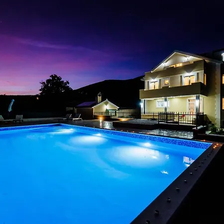 5 Bedroom Between Split And Trogir Kaštel Novi