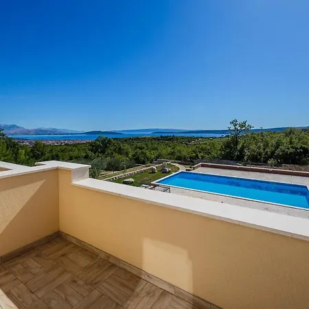5 Bedroom Between Split And Trogir Kaštel Novi