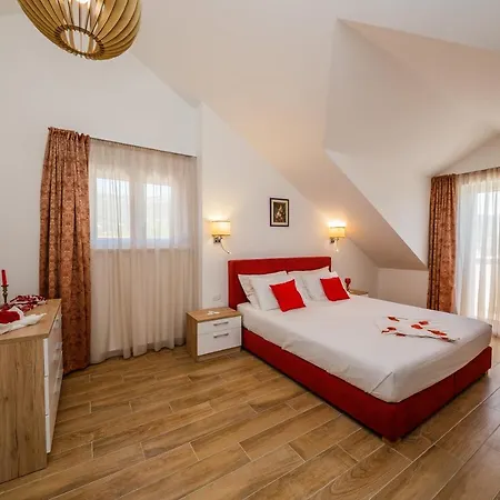 5 Bedroom Between Split And Trogir Βίλα *