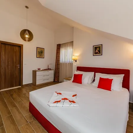 5 Bedroom Between Split And Trogir *