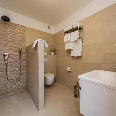 Βίλα 5 Bedroom Between Split And Trogir