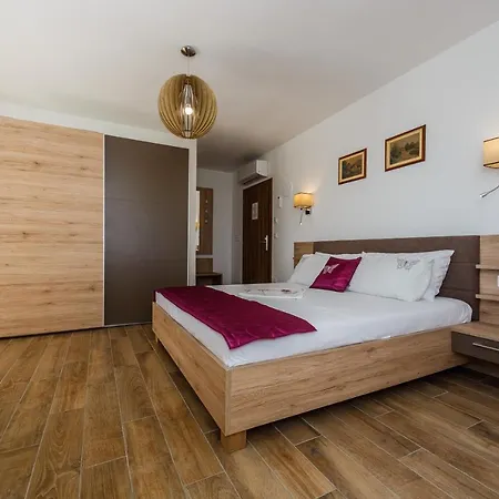 5 Bedroom Between Split And Trogir Kaštel Novi