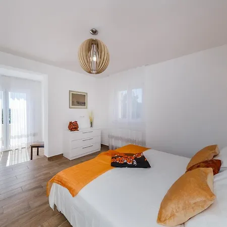 5 Bedroom Between Split And Trogir *