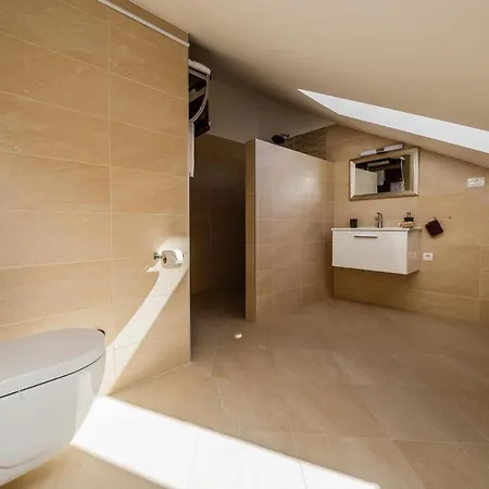 5 Bedroom Between Split And Trogir Kaštel Novi