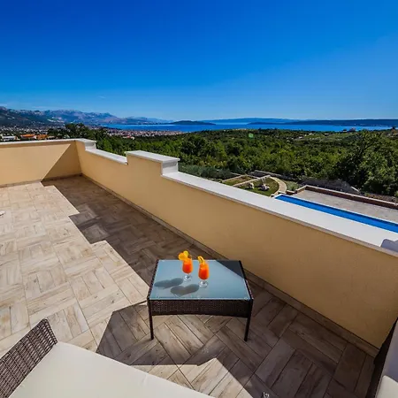 Villa 5 Bedroom Between Split And Trogir