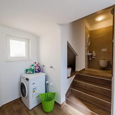 5 Bedroom Between Split And Trogir Kaštel Novi