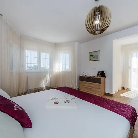 5 Bedroom Between Split And Trogir *