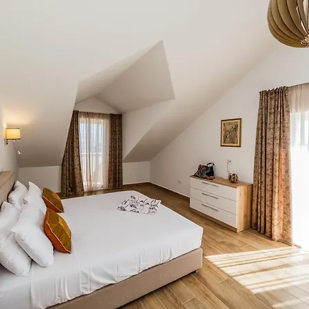 5 Bedroom Between Split And Trogir * Kaštel Novi