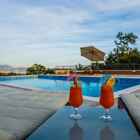5 Bedroom Between Split And Trogir * Kaštel Novi